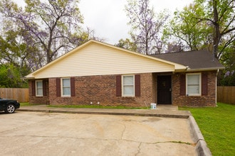 1500 9th Ave in Phenix City, AL - Foto de edificio - Building Photo