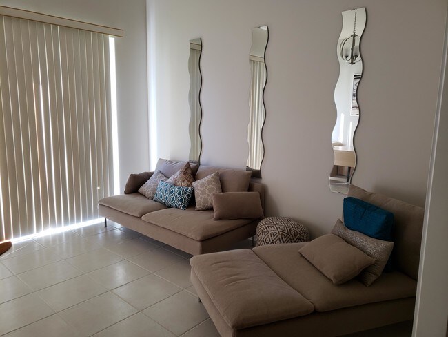 6 Harbour Isle Dr E-Unit -104 in Fort Pierce, FL - Building Photo - Building Photo