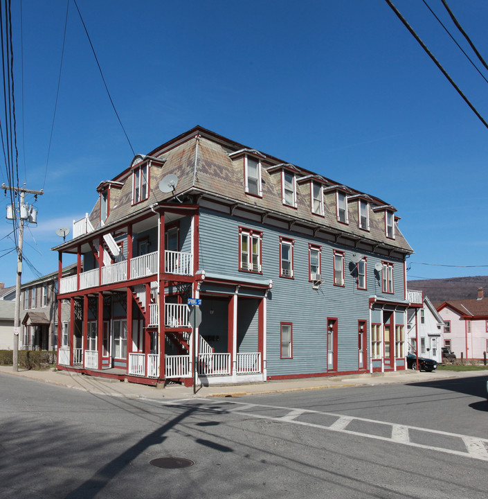 19 Pleasant St in Adams, MA - Building Photo