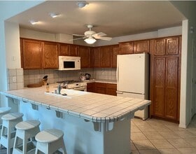 1504 Plumas Ct in Paso Robles, CA - Building Photo - Building Photo