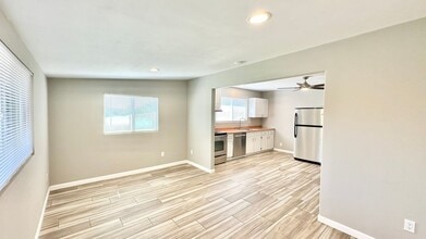 3410 Alta Vista Dr in Fallbrook, CA - Foto de edificio - Building Photo