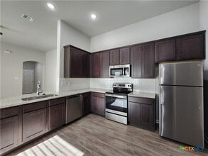 443 Emma Dr in New Braunfels, TX - Building Photo - Building Photo