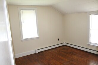 23 Fleetwood Ave, Unit 2nd floor in Bethel, CT - Building Photo - Building Photo