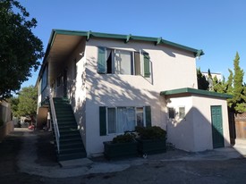 2134 Santa Ynez St in Los Angeles, CA - Foto de edificio - Building Photo