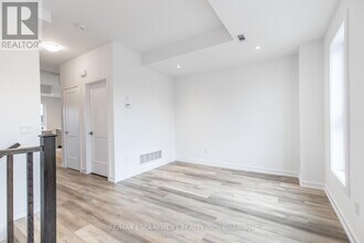 70 Kenesky Dr in Hamilton, ON - Building Photo - Building Photo