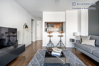 200 E 82nd St in New York, NY - Building Photo - Building Photo