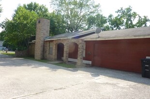 8916 Carousel Ln in Houston, TX - Building Photo