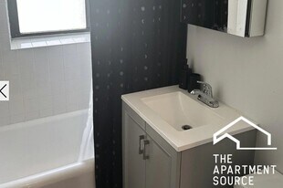 1911 W Larchmont Ave, Unit 3 in Chicago, IL - Building Photo