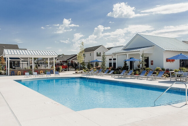 Dupont Meadows in Fort Wayne, IN - Building Photo - Building Photo