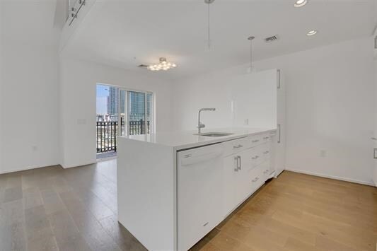 15 Warren St in Jersey City, NJ - Building Photo