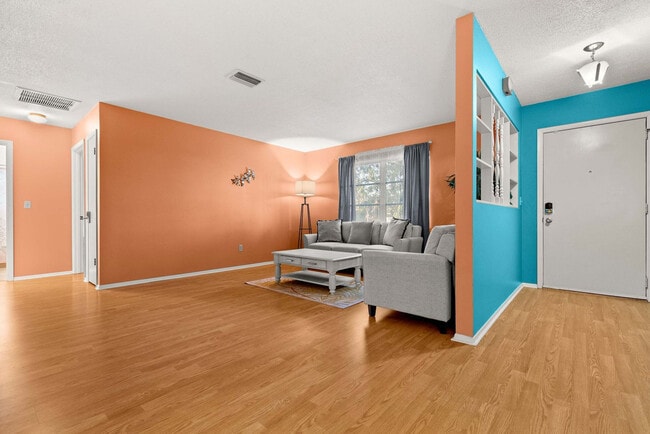 5203 18th Ave W