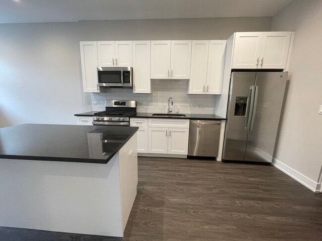1730 W Greenleaf Ave in Chicago, IL - Building Photo - Building Photo