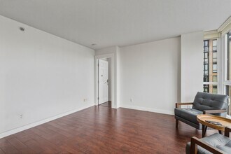 10777-10777 University Dr in Surrey, BC - Building Photo - Building Photo