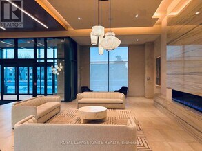 8960 Jane St in Vaughan, ON - Building Photo - Building Photo