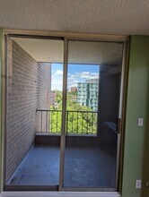 44 Washington St, Unit 602 in Brookline, MA - Foto de edificio - Building Photo