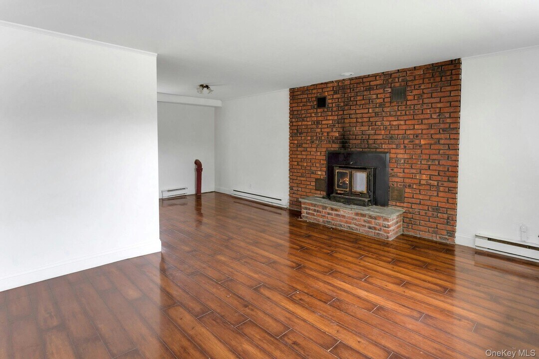 74 Lakeshore Dr E in Carmel, NY - Building Photo