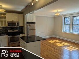 542 W Surf St, Unit 540-3S in Chicago, IL - Building Photo