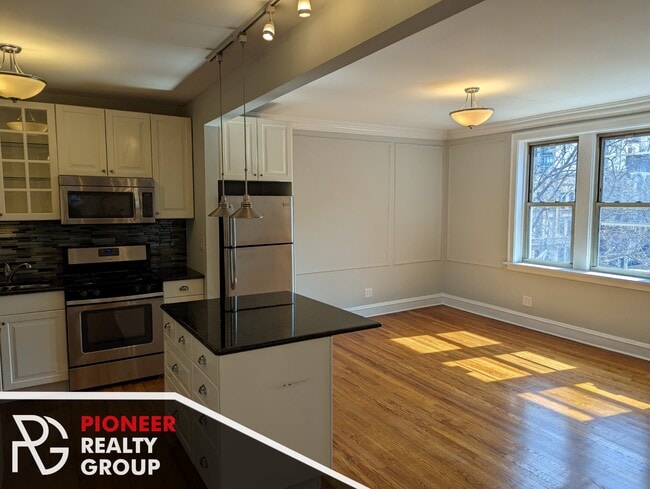 542 W Surf St, Unit 540-3S