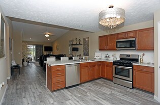 Villas at Charleston in Columbiana, OH - Building Photo