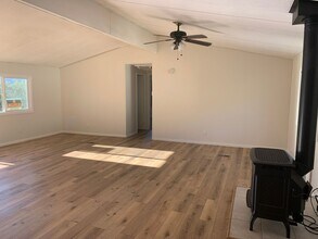 523 Piute St in Bodfish, CA - Building Photo - Building Photo