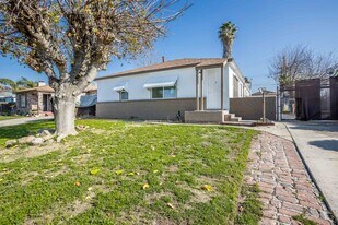 312 S Myrtle St in Bakersfield, CA - Building Photo