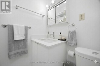 88 Bernard Ave in Toronto, ON - Building Photo - Building Photo