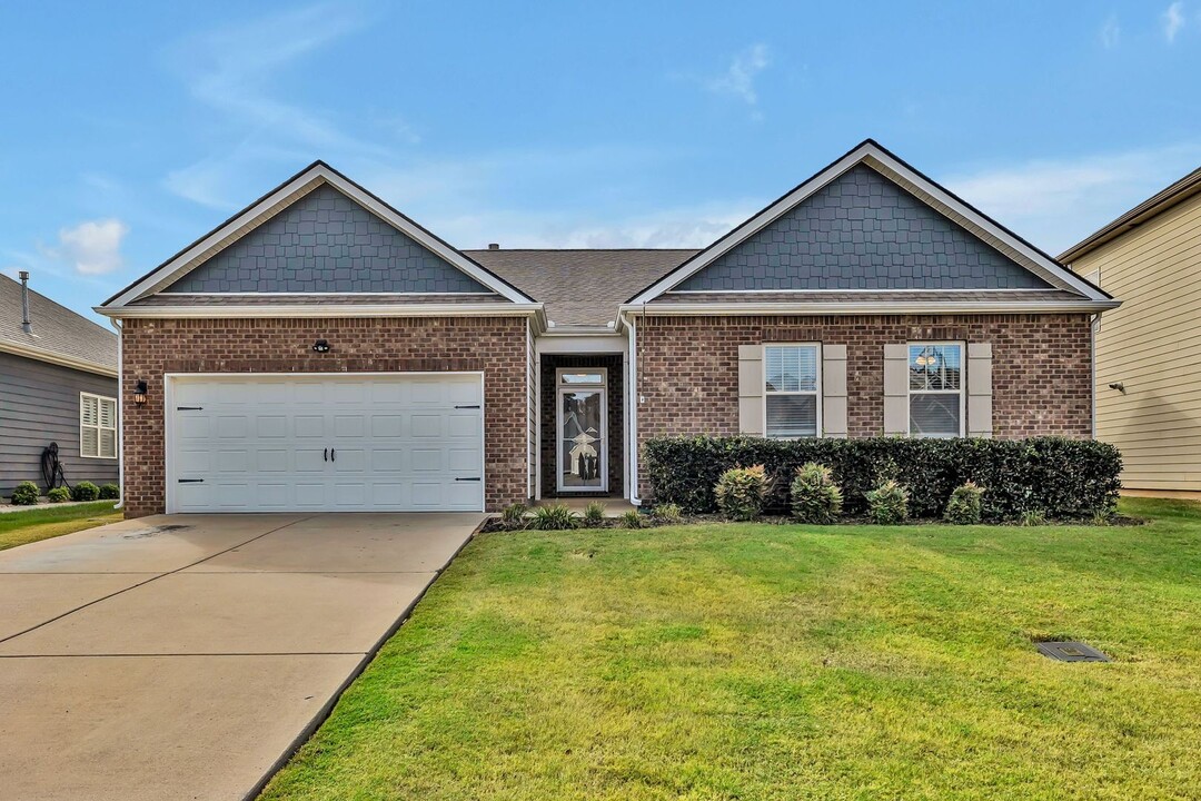 6431 Birchtree Dr in Murfreesboro, TN - Foto de edificio