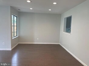73 Winchester Dr in East Windsor, NJ - Building Photo - Building Photo