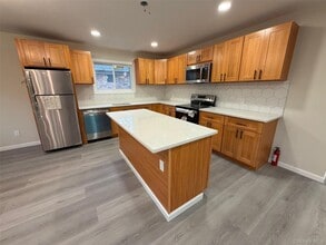 16 Cornwall Ln in Sands Point, NY - Building Photo - Building Photo