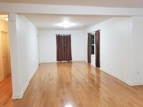 391 Pleasant St in Melrose, MA - Building Photo - Building Photo