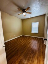 6946 Paris St in Houston, TX - Building Photo