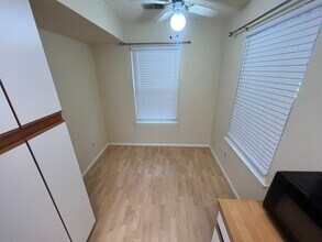 833 Gas Light Ln in Virginia Beach, VA - Building Photo - Building Photo