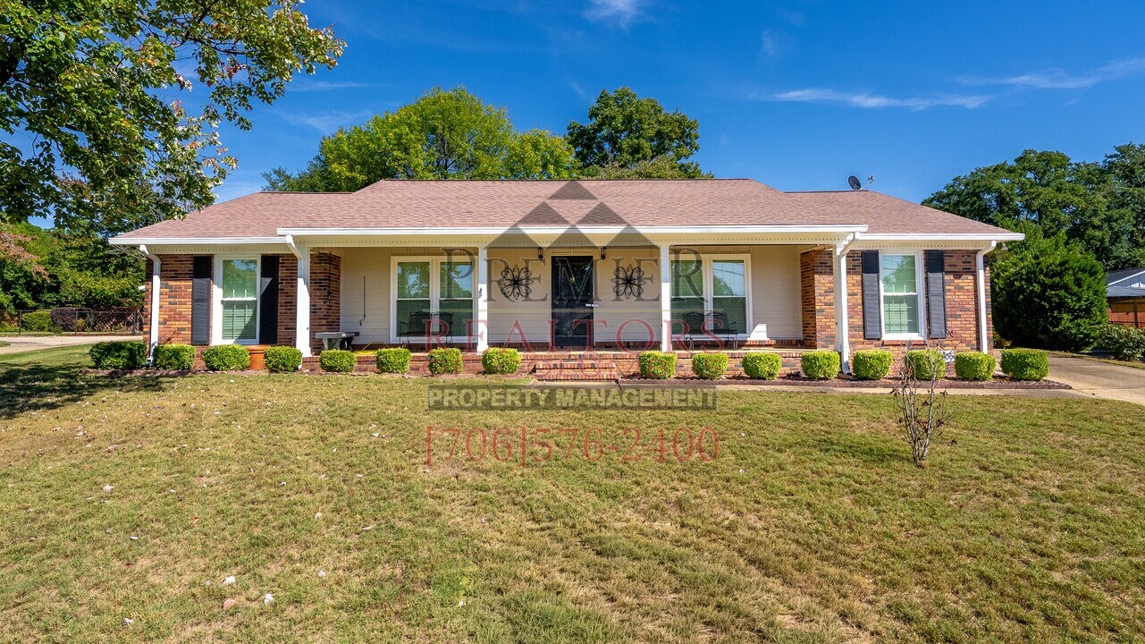 2335 Nottingham Dr in Columbus, GA - Building Photo