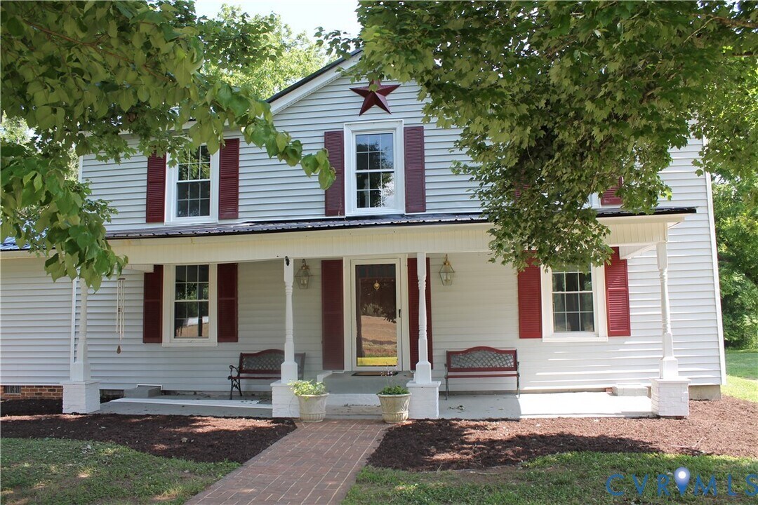 2408 Ridge Rd in Blackstone, VA - Building Photo