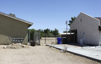 15418 Bear Vally Rd in Victorville, CA - Building Photo - Building Photo