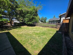 928 Mikkelsen Dr in Auburn, CA - Building Photo - Building Photo