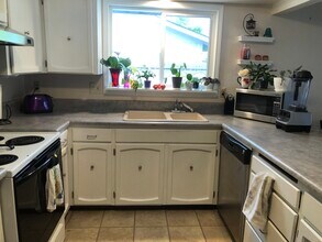 228 Teakwood Dr in Eagle Point, OR - Foto de edificio - Building Photo