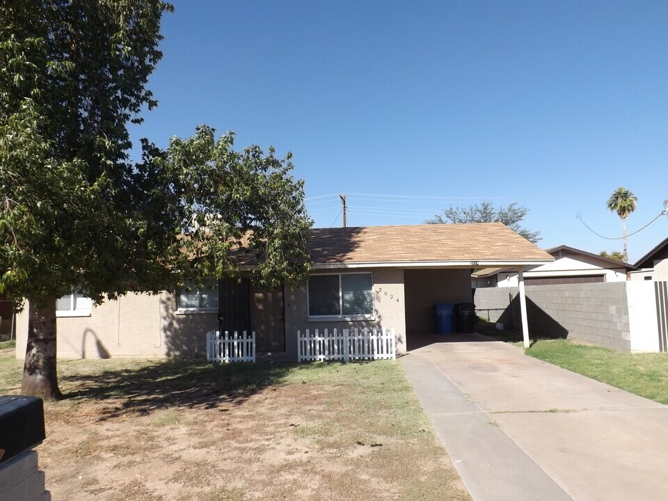 2024 E Saint Catherine Ave in Phoenix, AZ - Building Photo