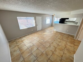 3431 E Cheyenne Ave in North Las Vegas, NV - Building Photo - Building Photo