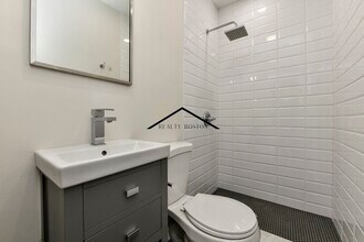 130 Bremen St, Unit 1 in Boston, MA - Building Photo - Building Photo