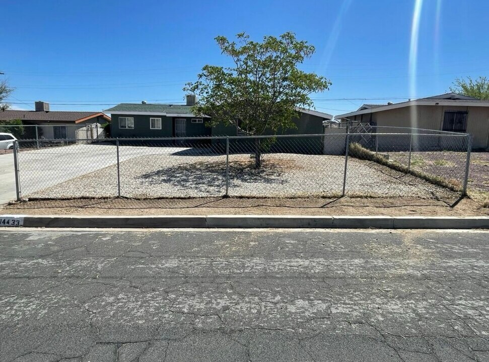 14433 Mojave Ln in Victorville, CA - Building Photo