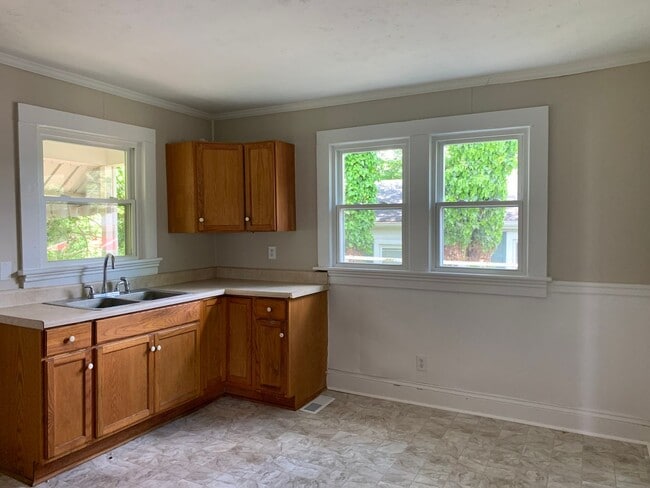 2426 Fairview Ave in Lynchburg, VA - Building Photo - Building Photo