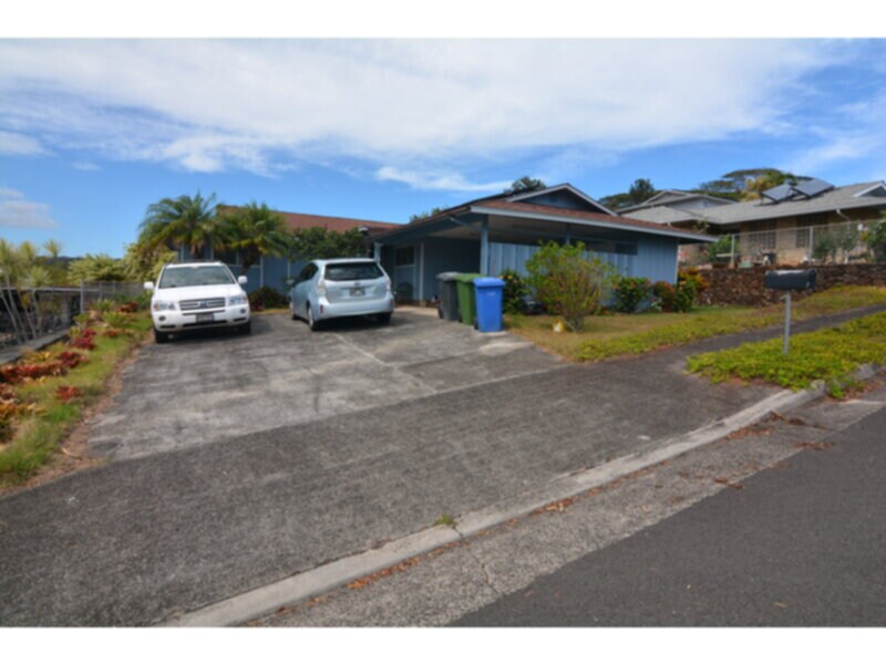 2256 Aupaka St in Pearl City, HI - Building Photo