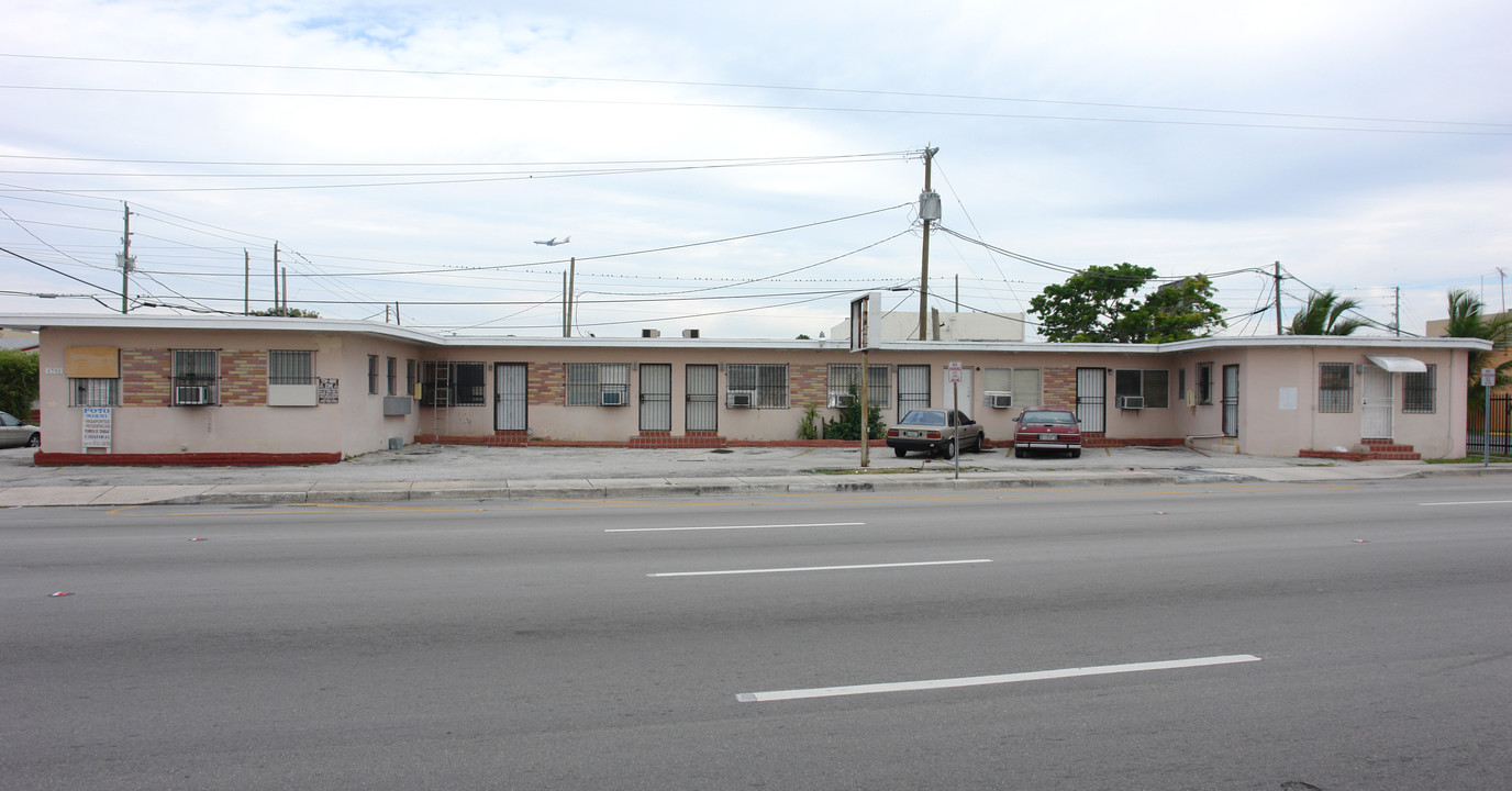 1791 SW 1st St in Miami, FL - Building Photo