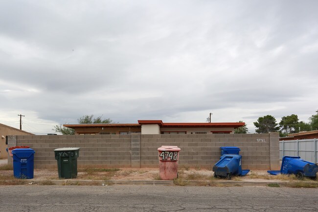 4742-4748 E 1st St in Tucson, AZ - Foto de edificio - Building Photo