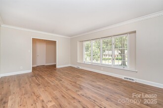 6909 Lancer Dr in Charlotte, NC - Building Photo - Building Photo