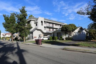811 E Windsor Rd in Glendale, CA - Building Photo