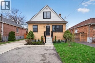 698 Upper Sherman Ave in Hamilton, ON - Building Photo - Building Photo