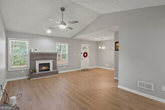 5452 Glen Haven Dr in Atlanta, GA - Building Photo - Building Photo