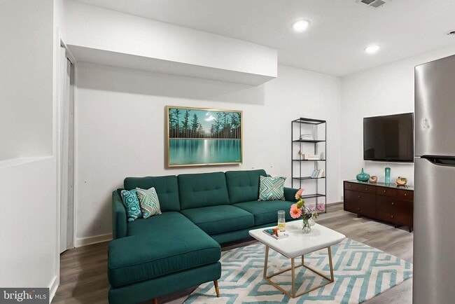 property at 2550 Kensington Ave